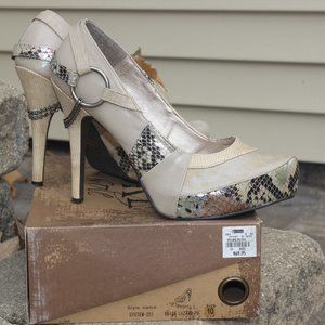 BKE sole Beige Lizard Pumps Size 10